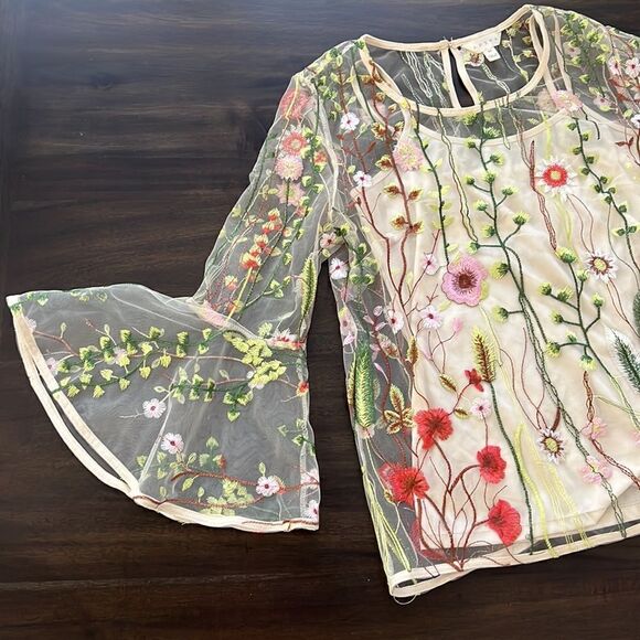 Adiva embroidery floral women top - Picture 3 of 5